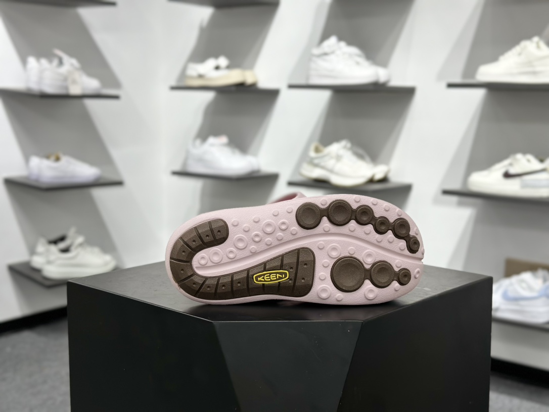 160 科恩Keen Shanti Comfortable Slip-On Clog 亮丽人生系列穆勒风包头式溯溪涉水洞洞休闲户外露营凉拖鞋 1027372-Chinese UA Cheap High Quatity Brand Clothes Bags handbags Sneakers wholesale wholesaler seller from China Factory suppliers Fashion Clothing Shoes best Quality Beautiful Price 160 科恩Keen Shanti Comfortable Slip-On Clog 亮丽人生系列穆勒风包头式溯溪涉水洞洞休闲户外露营凉拖鞋 1027372