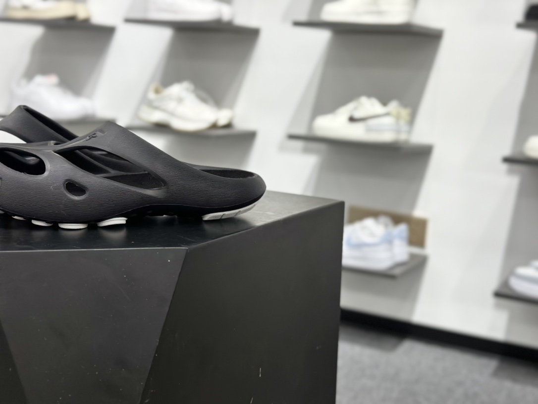 160 科恩Keen Shanti Comfortable Slip-On Clog 亮丽人生系列穆勒风包头式溯溪涉水洞洞休闲户外露营凉拖鞋 1026263-Chinese UA Cheap High Quatity Brand Clothes Bags handbags Sneakers wholesale wholesaler seller from China Factory suppliers Fashion Clothing Shoes best Quality Beautiful Price 160 科恩Keen Shanti Comfortable Slip-On Clog 亮丽人生系列穆勒风包头式溯溪涉水洞洞休闲户外露营凉拖鞋 1026263