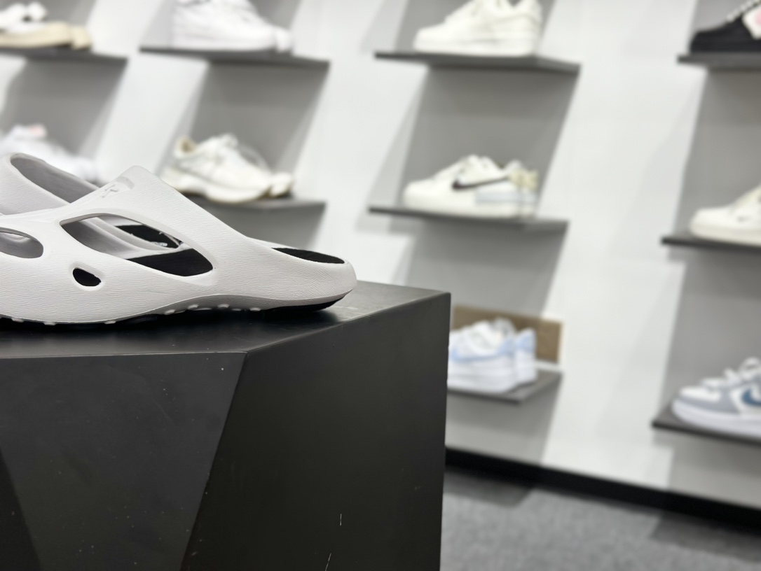 160 科恩Keen Shanti Comfortable Slip-On Clog 亮丽人生系列穆勒风包头式溯溪涉水洞洞休闲户外露营凉拖鞋 1026264-Chinese UA Cheap High Quatity Brand Clothes Bags handbags Sneakers wholesale wholesaler seller from China Factory suppliers Fashion Clothing Shoes best Quality Beautiful Price 160 科恩Keen Shanti Comfortable Slip-On Clog 亮丽人生系列穆勒风包头式溯溪涉水洞洞休闲户外露营凉拖鞋 1026264