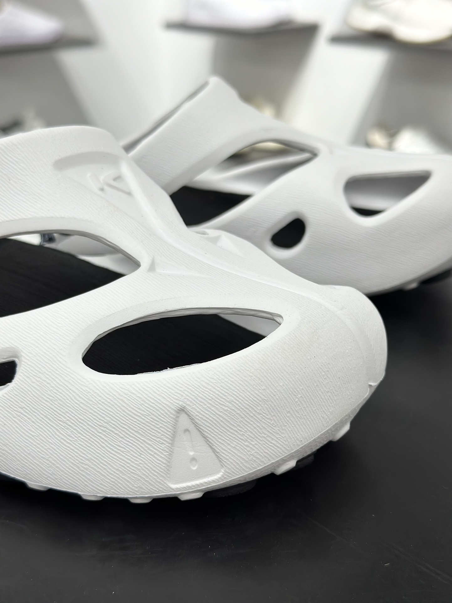 160 科恩Keen Shanti Comfortable Slip-On Clog 亮丽人生系列穆勒风包头式溯溪涉水洞洞休闲户外露营凉拖鞋 1026264-Chinese UA Cheap High Quatity Brand Clothes Bags handbags Sneakers wholesale wholesaler seller from China Factory suppliers Fashion Clothing Shoes best Quality Beautiful Price 160 科恩Keen Shanti Comfortable Slip-On Clog 亮丽人生系列穆勒风包头式溯溪涉水洞洞休闲户外露营凉拖鞋 1026264