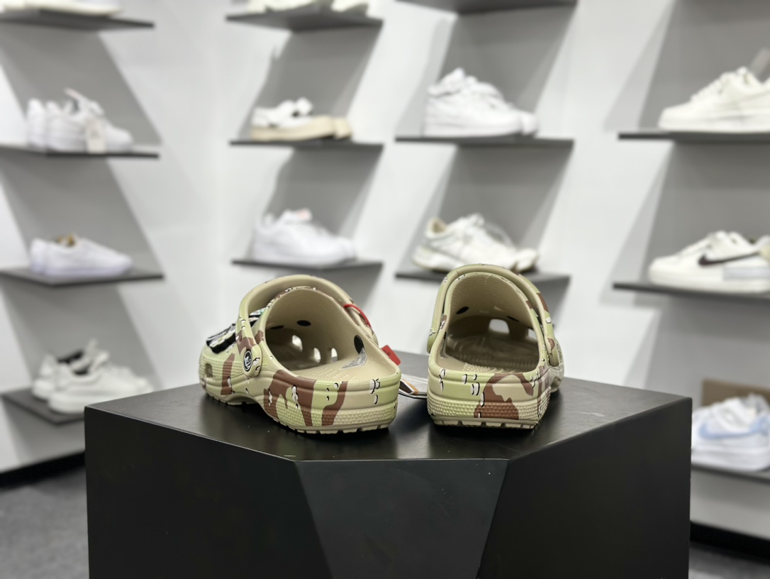 140 Crocs卡骆驰 Classic clog 全幅印花 洞洞鞋 经典一脚蹬包头洞洞鞋