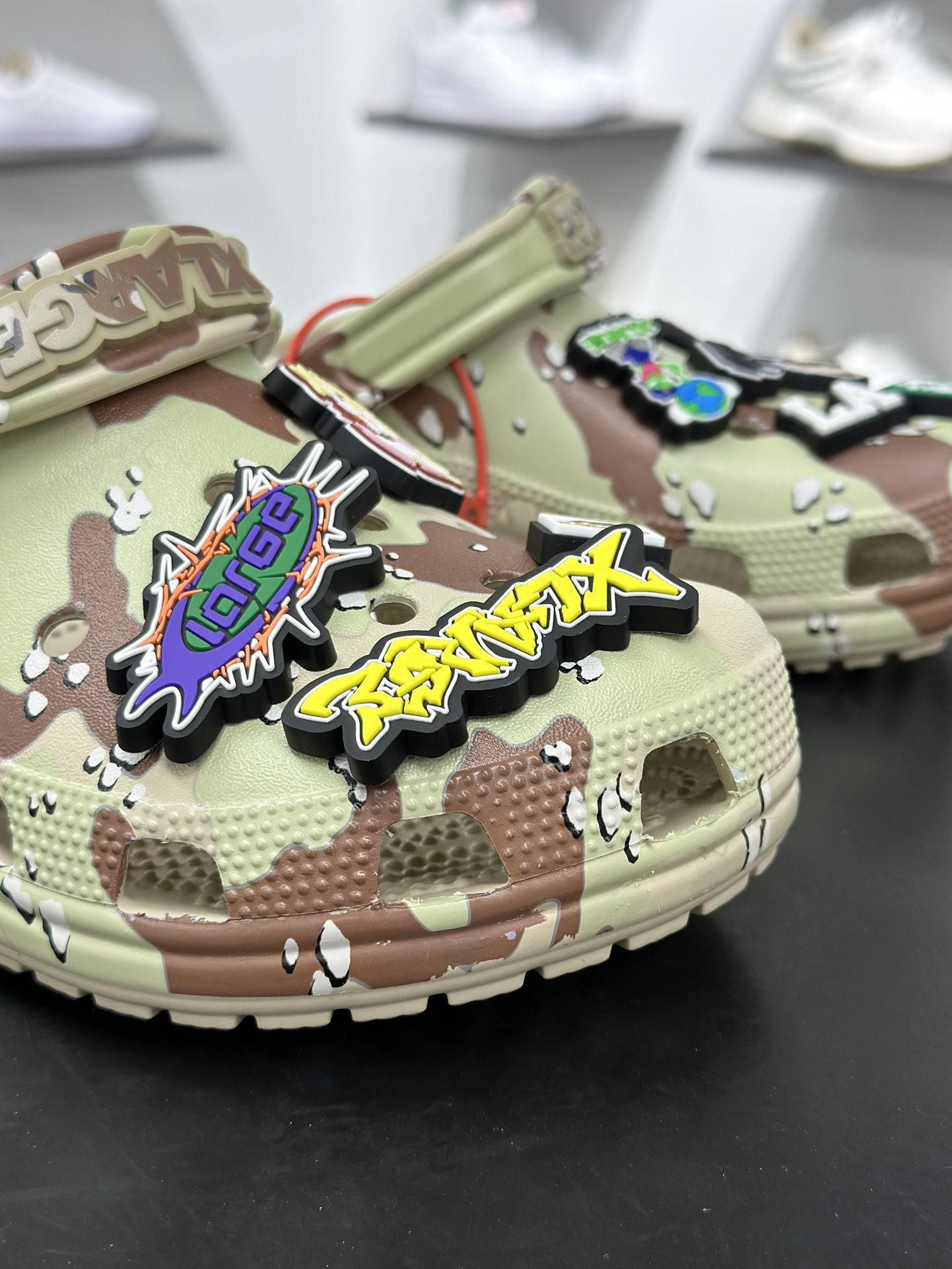 140 Crocs卡骆驰 Classic clog 全幅印花 洞洞鞋 经典一脚蹬包头洞洞鞋