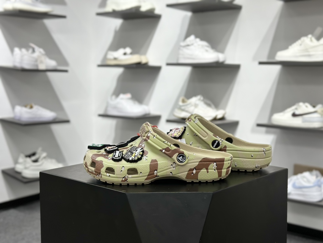 140 Crocs卡骆驰 Classic clog 全幅印花 洞洞鞋 经典一脚蹬包头洞洞鞋