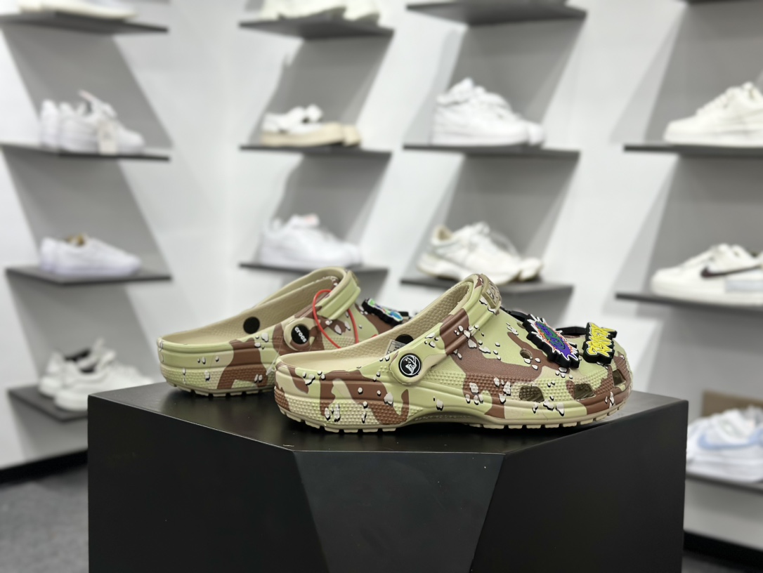 140 Crocs卡骆驰 Classic clog 全幅印花 洞洞鞋 经典一脚蹬包头洞洞鞋