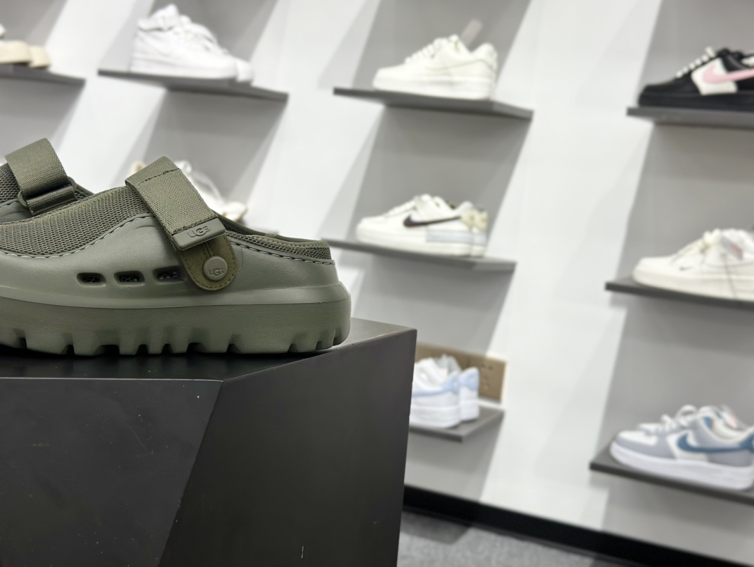 140 UGG GoldenGlow Slide 简约时尚 EVA 防磨一脚蹬拖鞋 1166912-Chinese UA Cheap High Quatity Brand Clothes Bags handbags Sneakers wholesale wholesaler seller from China Factory suppliers Fashion Clothing Shoes best Quality Beautiful Price 140 UGG GoldenGlow Slide 简约时尚 EVA 防磨一脚蹬拖鞋 1166912