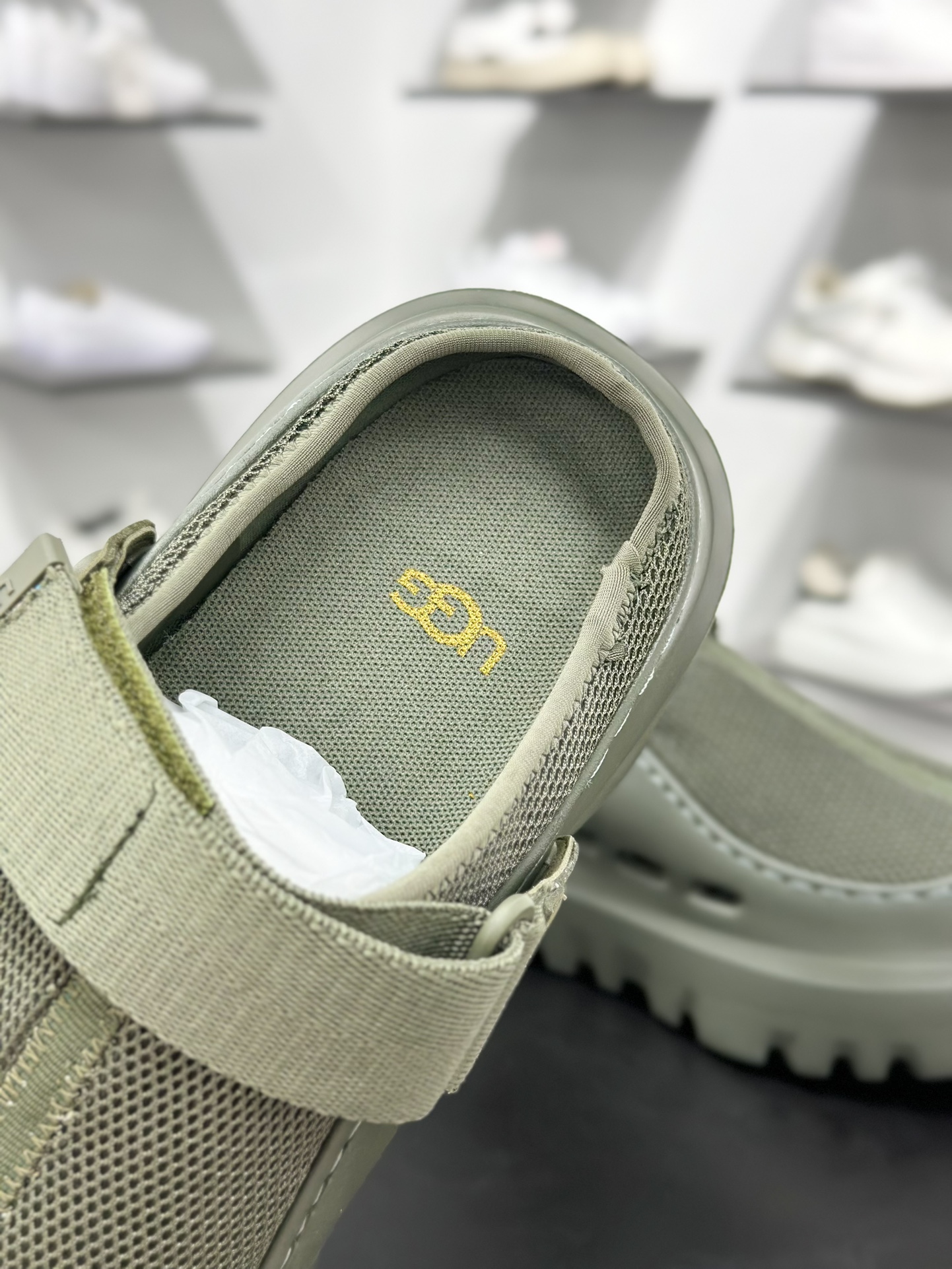 140 UGG GoldenGlow Slide 简约时尚 EVA 防磨一脚蹬拖鞋 1166912-Chinese UA Cheap High Quatity Brand Clothes Bags handbags Sneakers wholesale wholesaler seller from China Factory suppliers Fashion Clothing Shoes best Quality Beautiful Price 140 UGG GoldenGlow Slide 简约时尚 EVA 防磨一脚蹬拖鞋 1166912