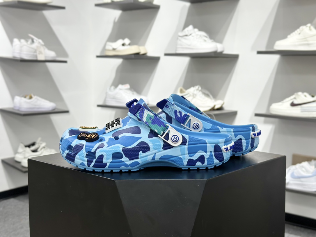 120 BATHING APE x Crocs Classic clog 卡骆驰Bape联名迷彩印花舒适百搭洞洞鞋-Chinese UA Cheap High Quatity Brand Clothes Bags handbags Sneakers wholesale wholesaler seller from China Factory suppliers Fashion Clothing Shoes best Quality Beautiful Price 120 BATHING APE x Crocs Classic clog 卡骆驰Bape联名迷彩印花舒适百搭洞洞鞋