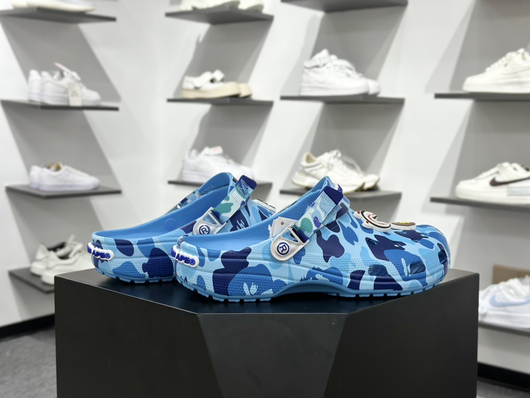 120 BATHING APE x Crocs Classic clog 卡骆驰Bape联名迷彩印花舒适百搭洞洞鞋-Chinese UA Cheap High Quatity Brand Clothes Bags handbags Sneakers wholesale wholesaler seller from China Factory suppliers Fashion Clothing Shoes best Quality Beautiful Price 120 BATHING APE x Crocs Classic clog 卡骆驰Bape联名迷彩印花舒适百搭洞洞鞋