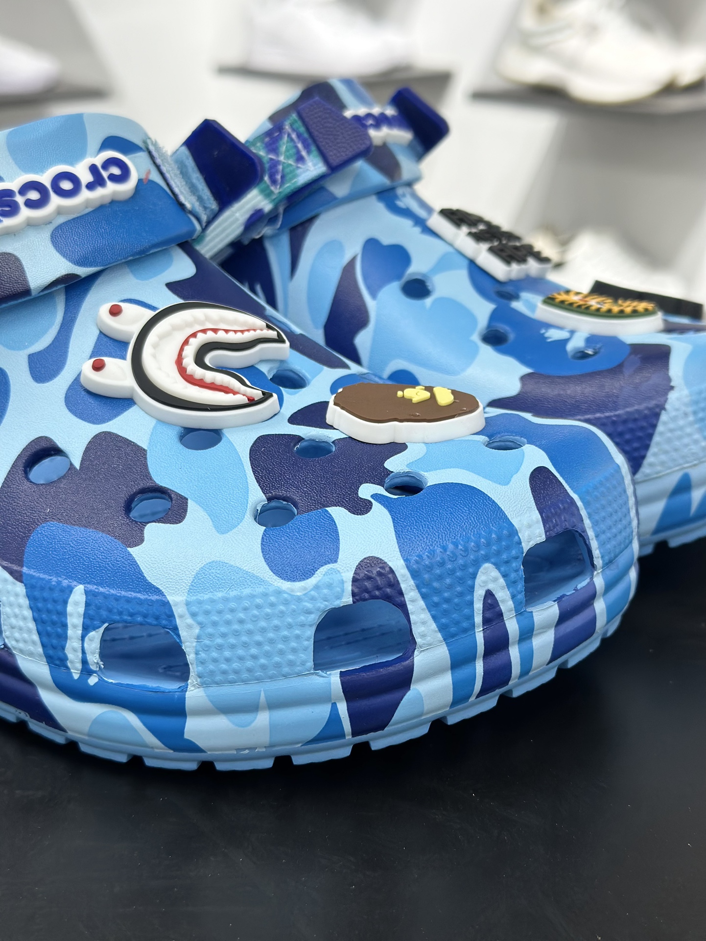 120 BATHING APE x Crocs Classic clog 卡骆驰Bape联名迷彩印花舒适百搭洞洞鞋-Chinese UA Cheap High Quatity Brand Clothes Bags handbags Sneakers wholesale wholesaler seller from China Factory suppliers Fashion Clothing Shoes best Quality Beautiful Price 120 BATHING APE x Crocs Classic clog 卡骆驰Bape联名迷彩印花舒适百搭洞洞鞋