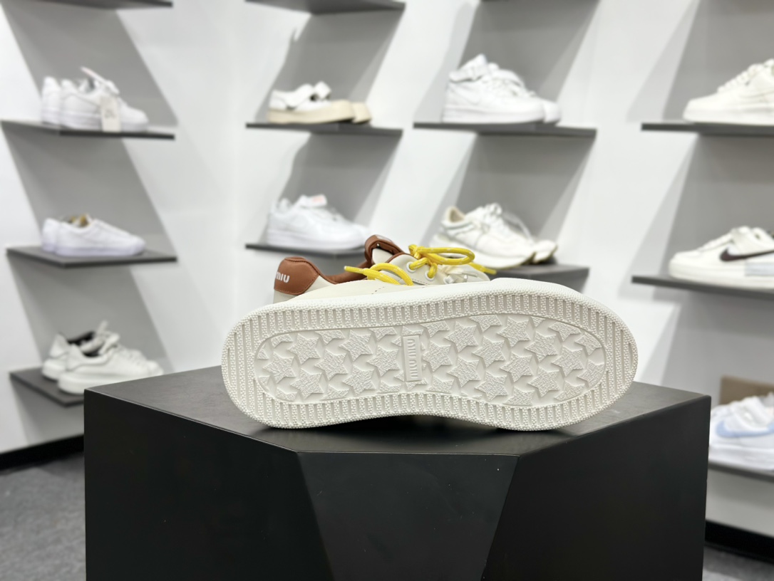 320 MiuMiu 百搭单品缪家早春新款 主打最新款 休闲小白鞋上新复古有时髦-Chinese UA Cheap High Quatity Brand Clothes Bags handbags Sneakers wholesale wholesaler seller from China Factory suppliers Fashion Clothing Shoes best Quality Beautiful Price 320 MiuMiu 百搭单品缪家早春新款 主打最新款 休闲小白鞋上新复古有时髦