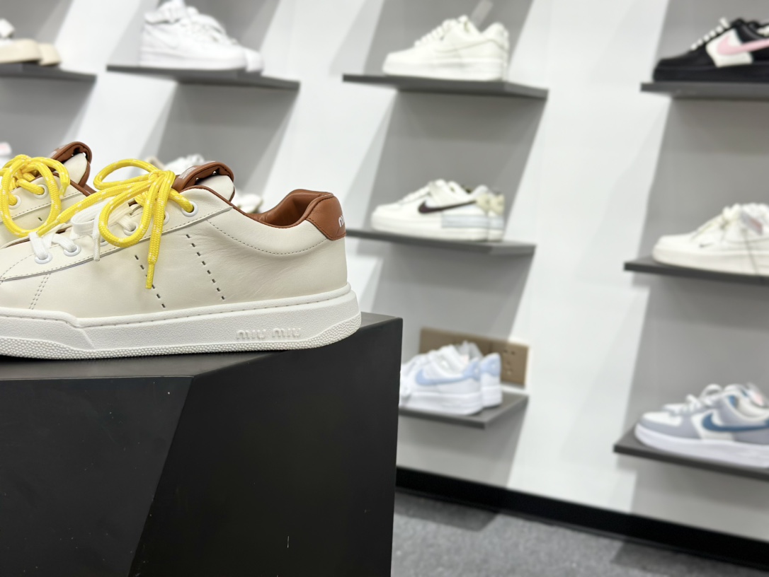 320 MiuMiu 百搭单品缪家早春新款 主打最新款 休闲小白鞋上新复古有时髦-Chinese UA Cheap High Quatity Brand Clothes Bags handbags Sneakers wholesale wholesaler seller from China Factory suppliers Fashion Clothing Shoes best Quality Beautiful Price 320 MiuMiu 百搭单品缪家早春新款 主打最新款 休闲小白鞋上新复古有时髦