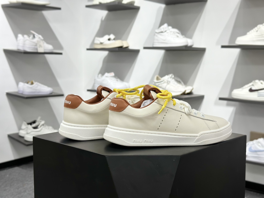320 MiuMiu 百搭单品缪家早春新款 主打最新款 休闲小白鞋上新复古有时髦-Chinese UA Cheap High Quatity Brand Clothes Bags handbags Sneakers wholesale wholesaler seller from China Factory suppliers Fashion Clothing Shoes best Quality Beautiful Price 320 MiuMiu 百搭单品缪家早春新款 主打最新款 休闲小白鞋上新复古有时髦
