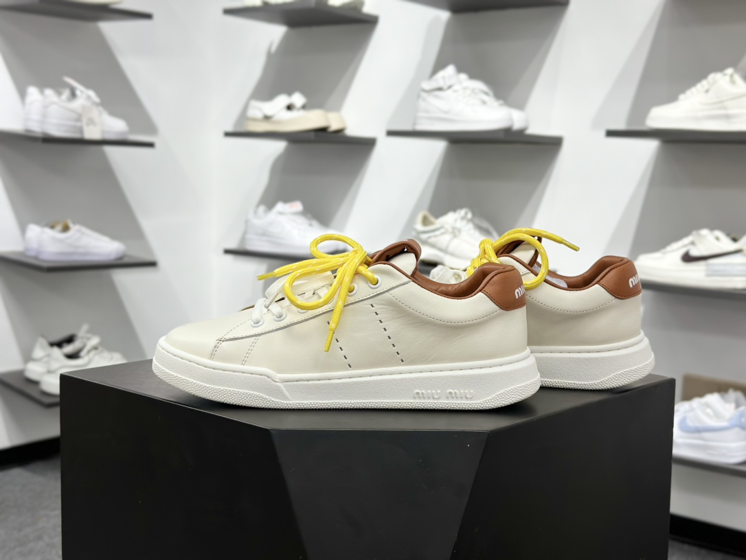 320 MiuMiu 百搭单品缪家早春新款 主打最新款 休闲小白鞋上新复古有时髦-Chinese UA Cheap High Quatity Brand Clothes Bags handbags Sneakers wholesale wholesaler seller from China Factory suppliers Fashion Clothing Shoes best Quality Beautiful Price 320 MiuMiu 百搭单品缪家早春新款 主打最新款 休闲小白鞋上新复古有时髦