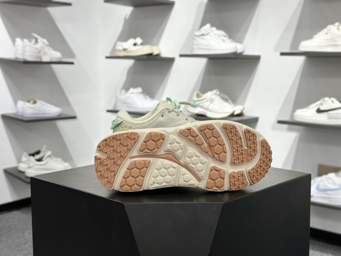 HOKA ONEU BONDI B3LS 舒适防滑耐磨低帮休闲跑步鞋 1155351-OKT-莆田鞋,莆田鞋货源,高仿鞋,高仿鞋货源,安福档口,莆田高仿鞋,莆田鞋批发,高仿鞋批发,莆田高仿运动鞋,高仿运动鞋,莆田运动鞋 HOKA ONEU BONDI B3LS 舒适防滑耐磨低帮休闲跑步鞋 1155351-OKT