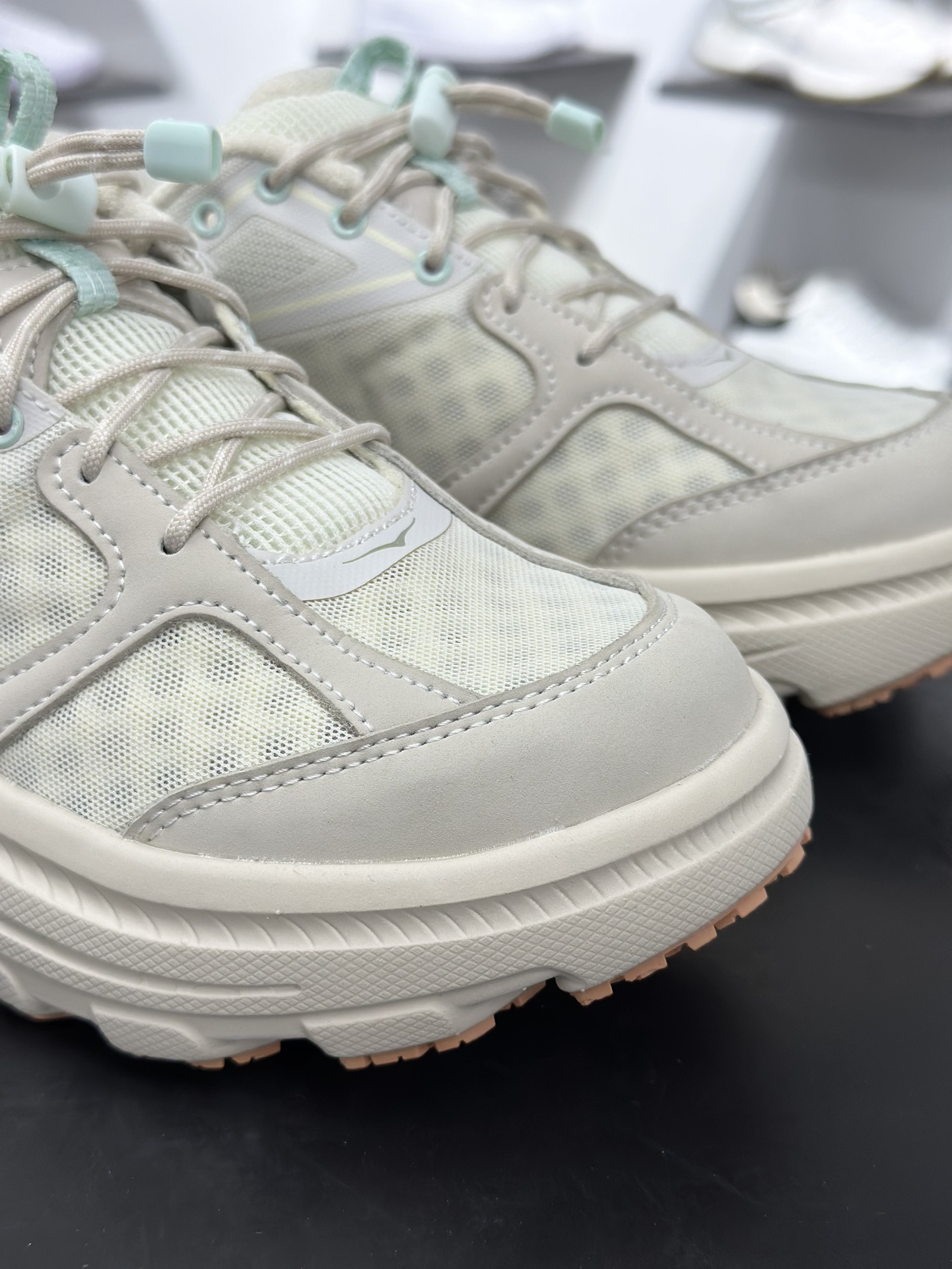 HOKA ONEU BONDI B3LS 舒适防滑耐磨低帮休闲跑步鞋 1155351-OKT-莆田鞋,莆田鞋货源,高仿鞋,高仿鞋货源,安福档口,莆田高仿鞋,莆田鞋批发,高仿鞋批发,莆田高仿运动鞋,高仿运动鞋,莆田运动鞋 HOKA ONEU BONDI B3LS 舒适防滑耐磨低帮休闲跑步鞋 1155351-OKT