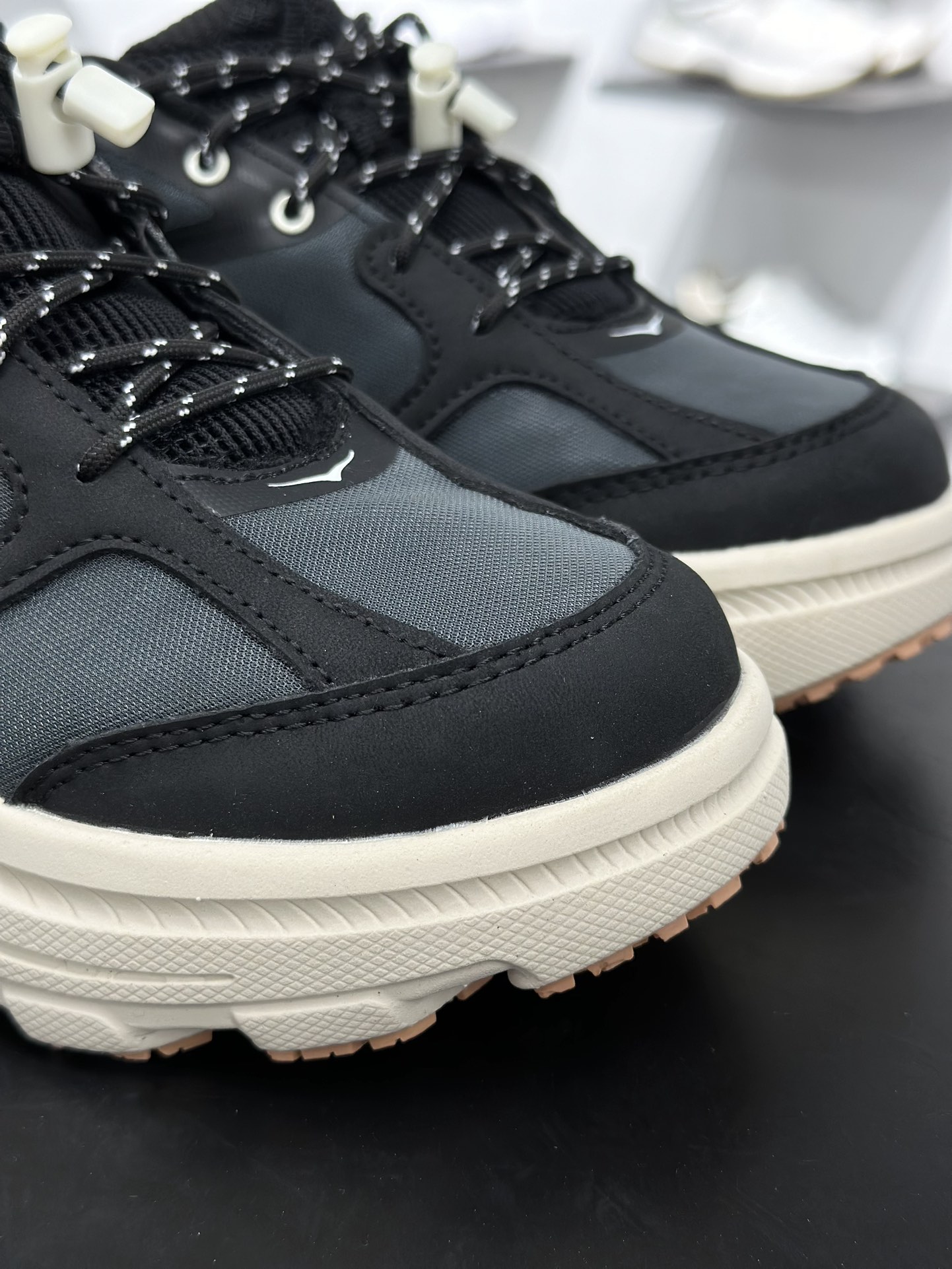 180 HOKA ONEU BONDI B3LS 舒适防滑耐磨低帮休闲跑步鞋 1155351-BKLB-Chinese UA Cheap High Quatity Brand Clothes Bags handbags Sneakers wholesale wholesaler seller from China Factory suppliers Fashion Clothing Shoes best Quality Beautiful Price 180 HOKA ONEU BONDI B3LS 舒适防滑耐磨低帮休闲跑步鞋 1155351-BKLB