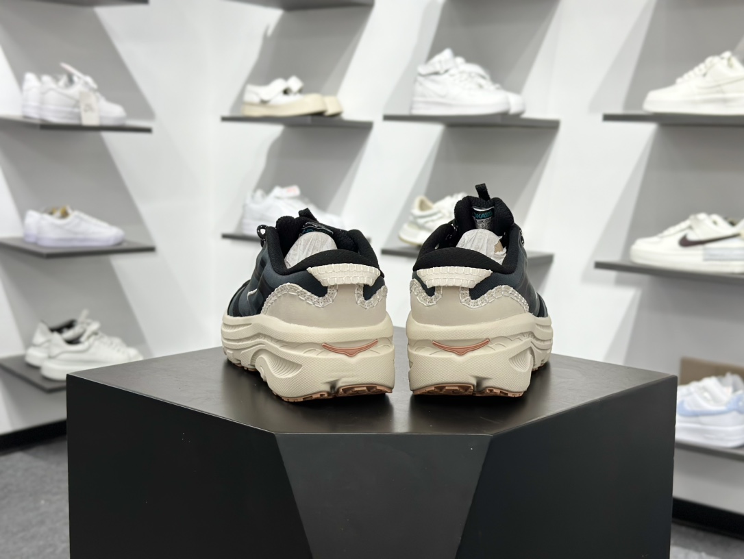 180 HOKA ONEU BONDI B3LS 舒适防滑耐磨低帮休闲跑步鞋 1155351-BKLB-Chinese UA Cheap High Quatity Brand Clothes Bags handbags Sneakers wholesale wholesaler seller from China Factory suppliers Fashion Clothing Shoes best Quality Beautiful Price 180 HOKA ONEU BONDI B3LS 舒适防滑耐磨低帮休闲跑步鞋 1155351-BKLB