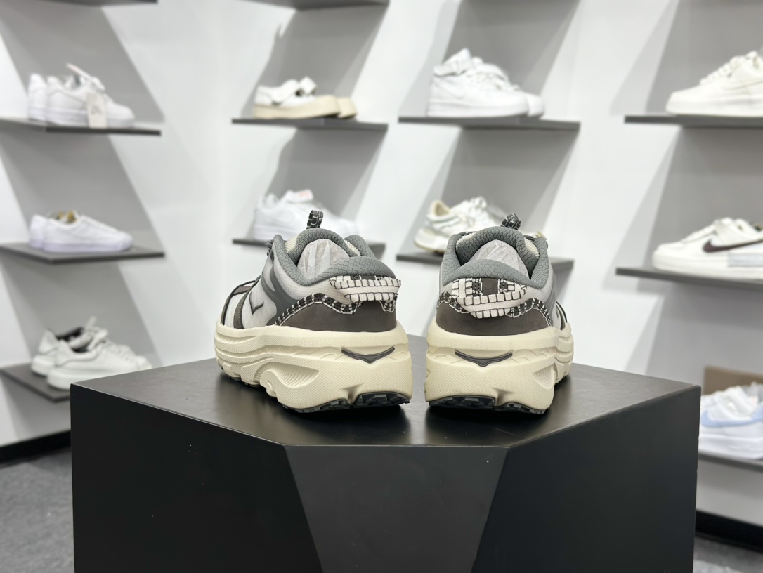 180 HOKA ONEU BONDI B3LS 舒适防滑耐磨低帮休闲跑步鞋 1155351-CYWH-Chinese UA Cheap High Quatity Brand Clothes Bags handbags Sneakers wholesale wholesaler seller from China Factory suppliers Fashion Clothing Shoes best Quality Beautiful Price 180 HOKA ONEU BONDI B3LS 舒适防滑耐磨低帮休闲跑步鞋 1155351-CYWH