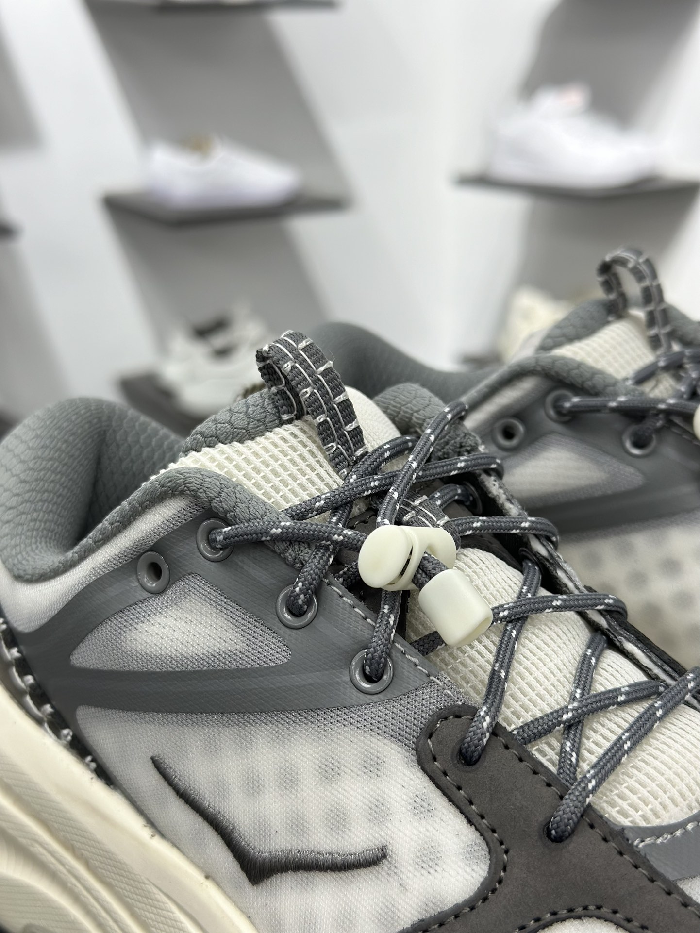 180 HOKA ONEU BONDI B3LS 舒适防滑耐磨低帮休闲跑步鞋 1155351-CYWH-Chinese UA Cheap High Quatity Brand Clothes Bags handbags Sneakers wholesale wholesaler seller from China Factory suppliers Fashion Clothing Shoes best Quality Beautiful Price 180 HOKA ONEU BONDI B3LS 舒适防滑耐磨低帮休闲跑步鞋 1155351-CYWH