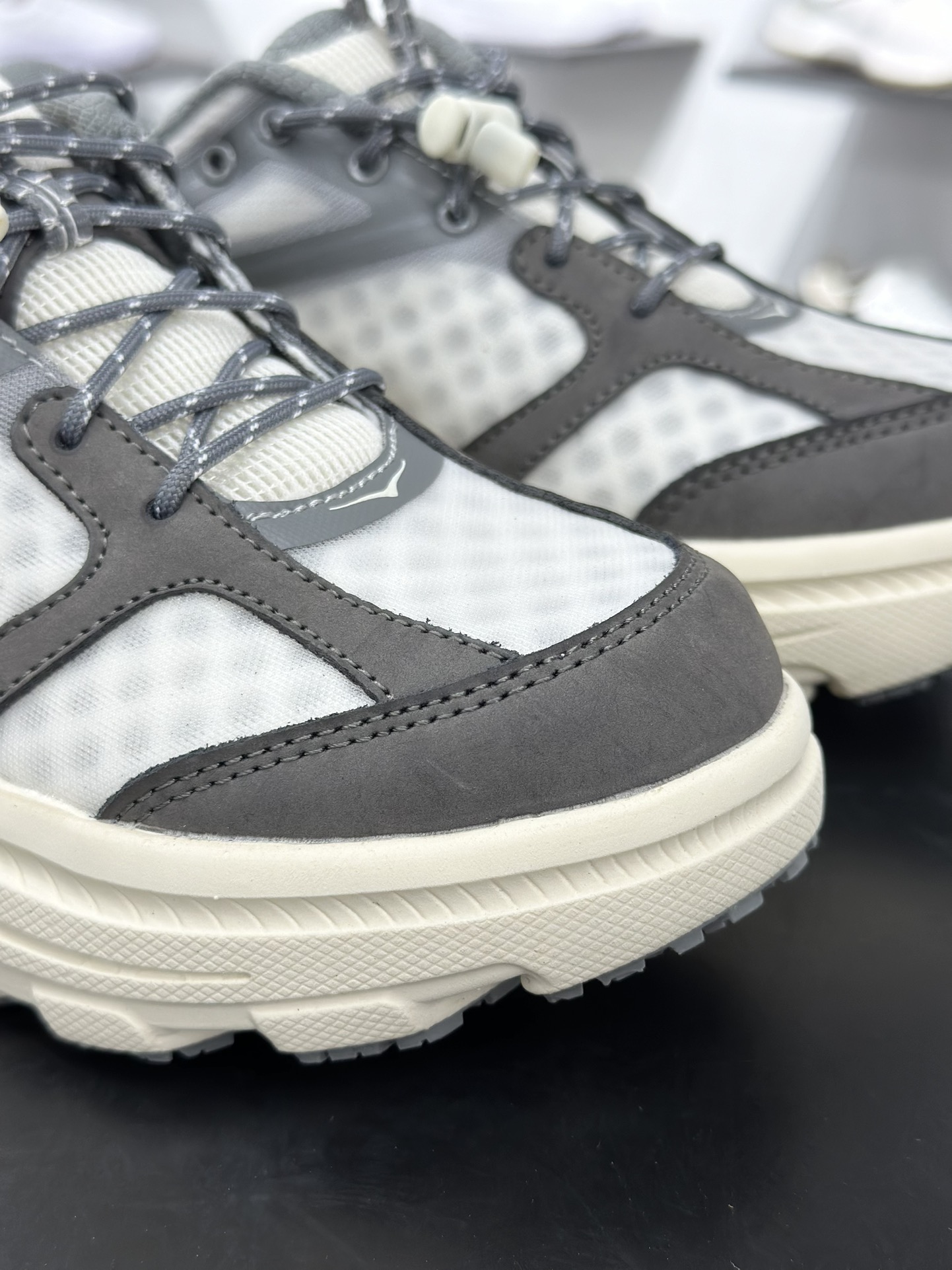 180 HOKA ONEU BONDI B3LS 舒适防滑耐磨低帮休闲跑步鞋 1155351-CYWH-Chinese UA Cheap High Quatity Brand Clothes Bags handbags Sneakers wholesale wholesaler seller from China Factory suppliers Fashion Clothing Shoes best Quality Beautiful Price 180 HOKA ONEU BONDI B3LS 舒适防滑耐磨低帮休闲跑步鞋 1155351-CYWH