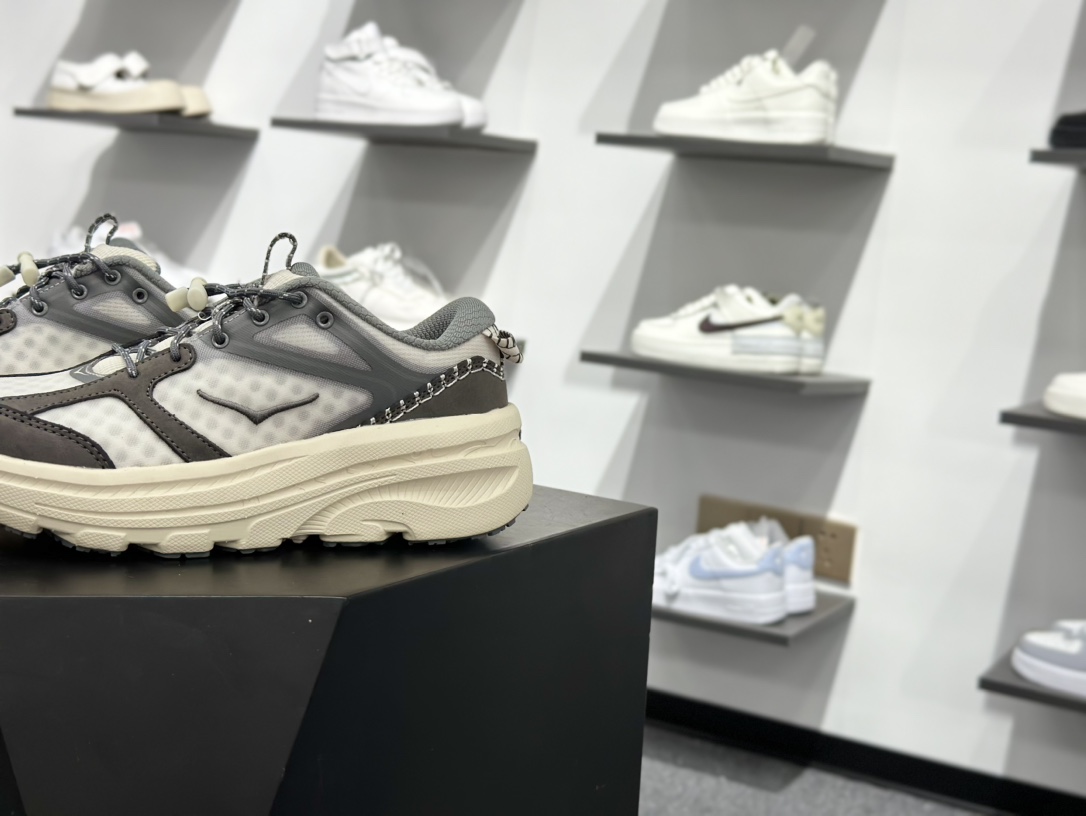 180 HOKA ONEU BONDI B3LS 舒适防滑耐磨低帮休闲跑步鞋 1155351-CYWH-Chinese UA Cheap High Quatity Brand Clothes Bags handbags Sneakers wholesale wholesaler seller from China Factory suppliers Fashion Clothing Shoes best Quality Beautiful Price 180 HOKA ONEU BONDI B3LS 舒适防滑耐磨低帮休闲跑步鞋 1155351-CYWH