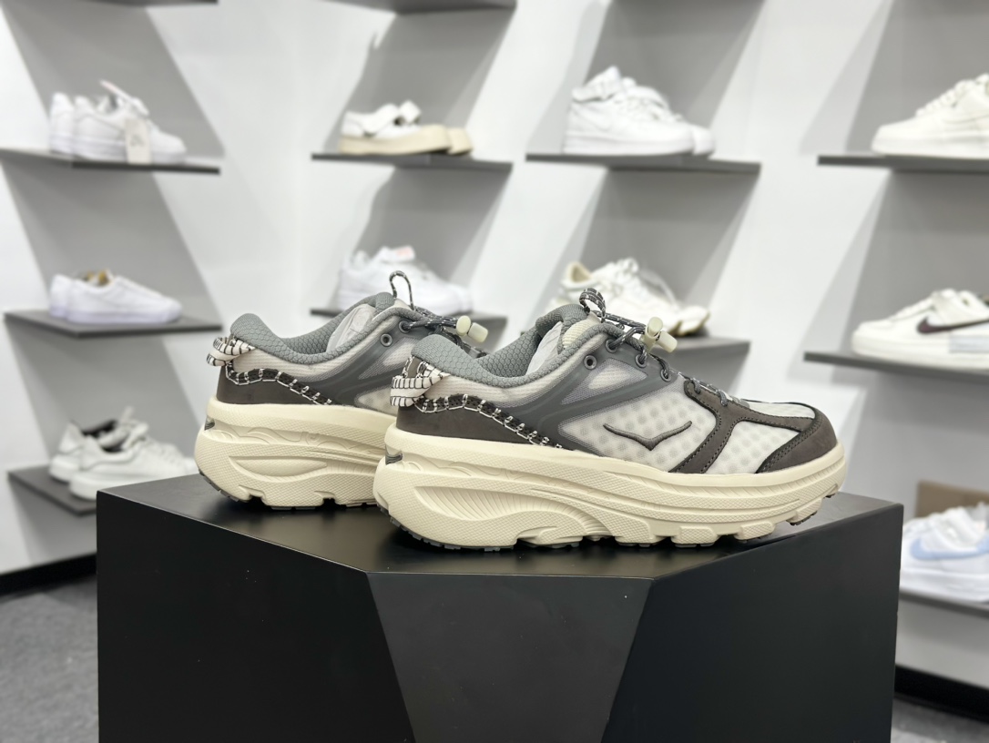 180 HOKA ONEU BONDI B3LS 舒适防滑耐磨低帮休闲跑步鞋 1155351-CYWH-Chinese UA Cheap High Quatity Brand Clothes Bags handbags Sneakers wholesale wholesaler seller from China Factory suppliers Fashion Clothing Shoes best Quality Beautiful Price 180 HOKA ONEU BONDI B3LS 舒适防滑耐磨低帮休闲跑步鞋 1155351-CYWH