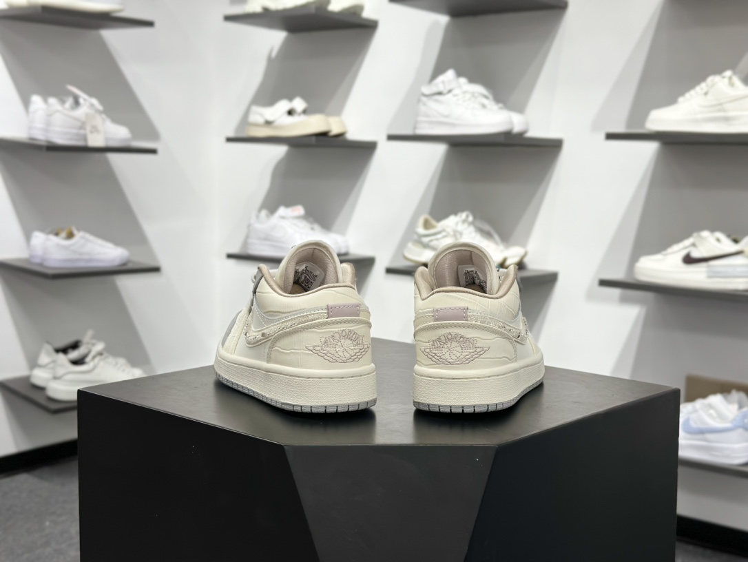 200 Air Jordan AJ1 Low 低帮 IH7323-100-Chinese UA Cheap High Quatity Brand Clothes Bags handbags Sneakers wholesale wholesaler seller from China Factory suppliers Fashion Clothing Shoes best Quality Beautiful Price 200 Air Jordan AJ1 Low 低帮 IH7323-100