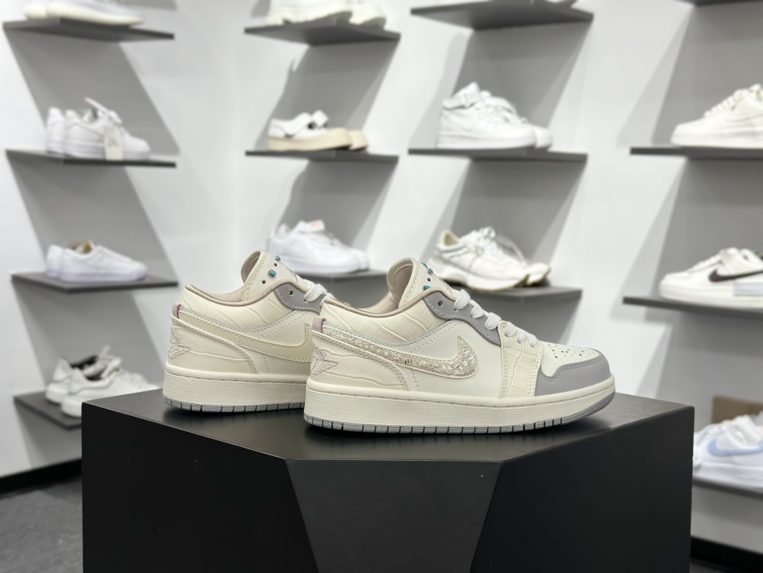 200 Air Jordan AJ1 Low 低帮 IH7323-100-Chinese UA Cheap High Quatity Brand Clothes Bags handbags Sneakers wholesale wholesaler seller from China Factory suppliers Fashion Clothing Shoes best Quality Beautiful Price 200 Air Jordan AJ1 Low 低帮 IH7323-100