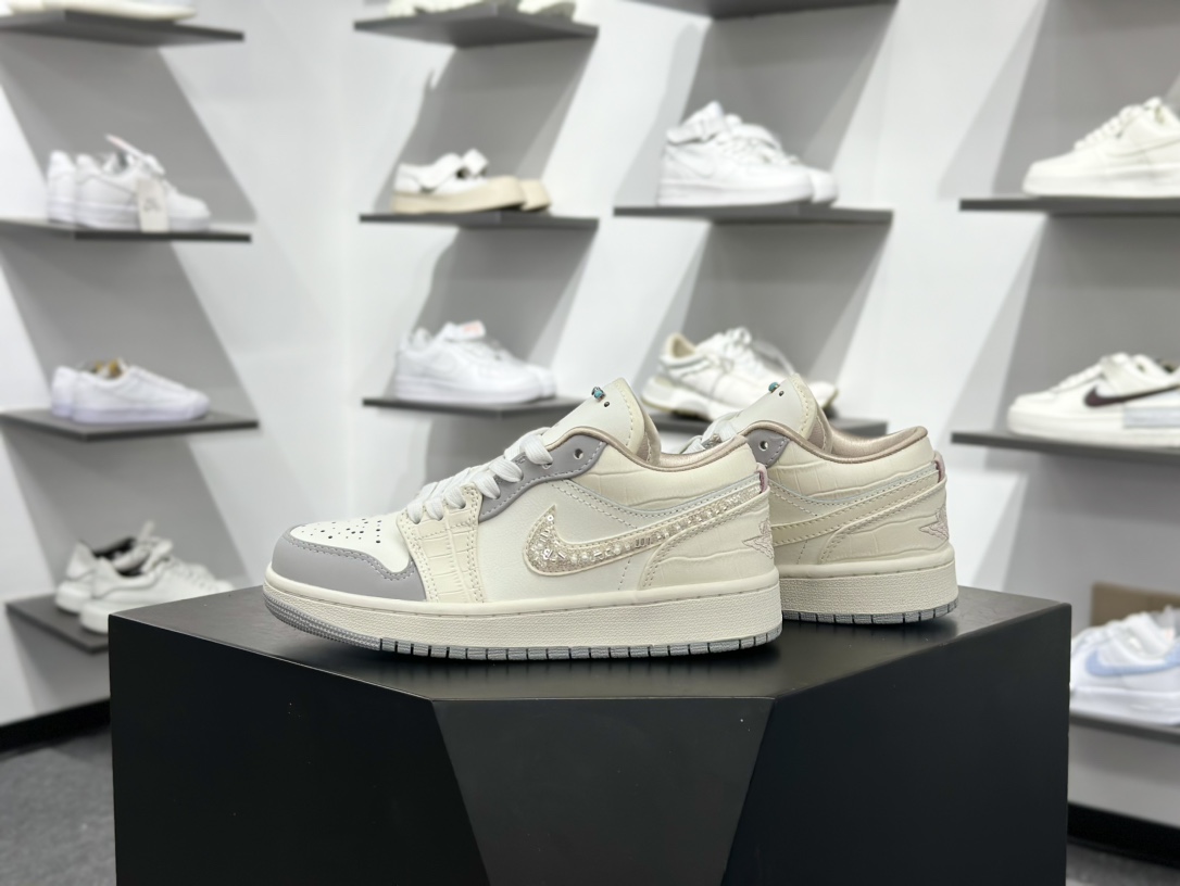 200 Air Jordan AJ1 Low 低帮 IH7323-100-Chinese UA Cheap High Quatity Brand Clothes Bags handbags Sneakers wholesale wholesaler seller from China Factory suppliers Fashion Clothing Shoes best Quality Beautiful Price 200 Air Jordan AJ1 Low 低帮 IH7323-100