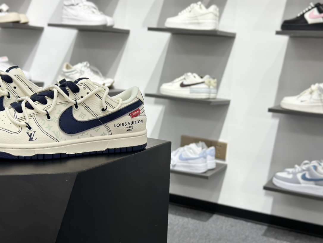 300 Nike SB Dunk Low x Louis Vuitton 米蓝绑带 YX5066-370-Chinese UA Cheap High Quatity Brand Clothes Bags handbags Sneakers wholesale wholesaler seller from China Factory suppliers Fashion Clothing Shoes best Quality Beautiful Price 300 Nike SB Dunk Low x Louis Vuitton 米蓝绑带 YX5066-370