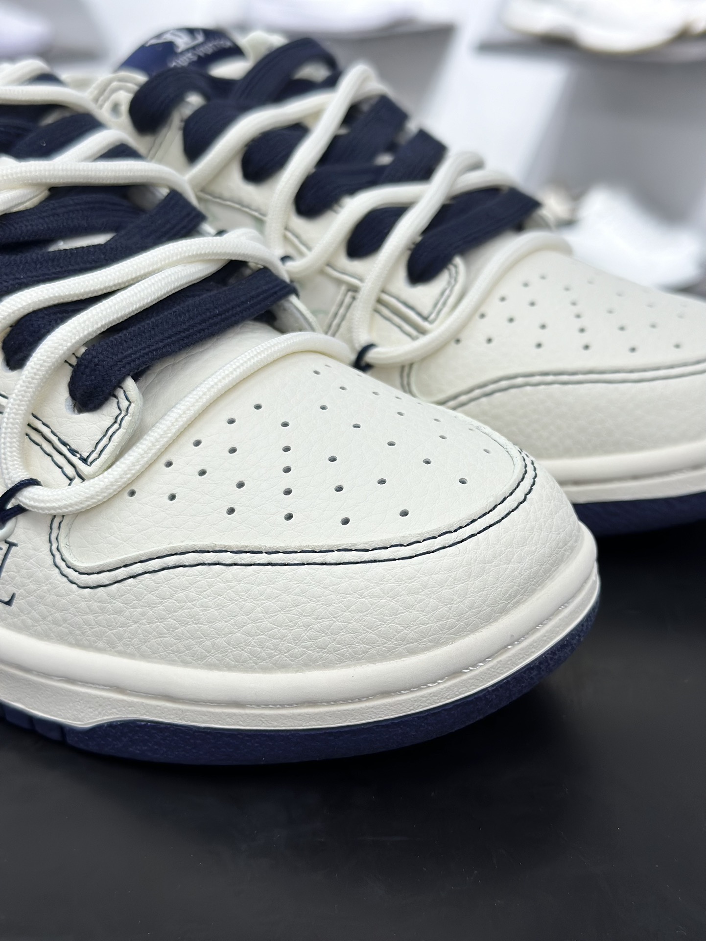 300 Nike SB Dunk Low x Louis Vuitton 米蓝绑带 YX5066-370-Chinese UA Cheap High Quatity Brand Clothes Bags handbags Sneakers wholesale wholesaler seller from China Factory suppliers Fashion Clothing Shoes best Quality Beautiful Price 300 Nike SB Dunk Low x Louis Vuitton 米蓝绑带 YX5066-370