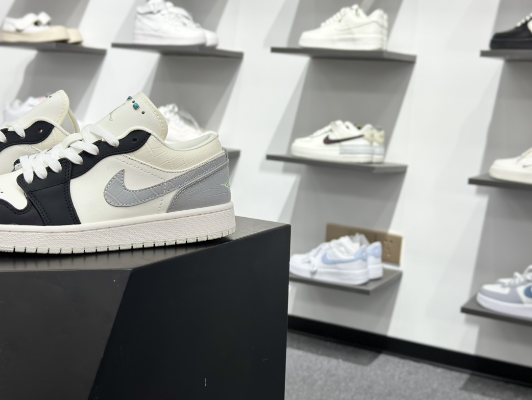 200 Air Jordan 1 Low 雾霾珍珠 AJ1乔1低帮休闲板鞋 IO2242-101-Chinese UA Cheap High Quatity Brand Clothes Bags handbags Sneakers wholesale wholesaler seller from China Factory suppliers Fashion Clothing Shoes best Quality Beautiful Price 200 Air Jordan 1 Low 雾霾珍珠 AJ1乔1低帮休闲板鞋 IO2242-101