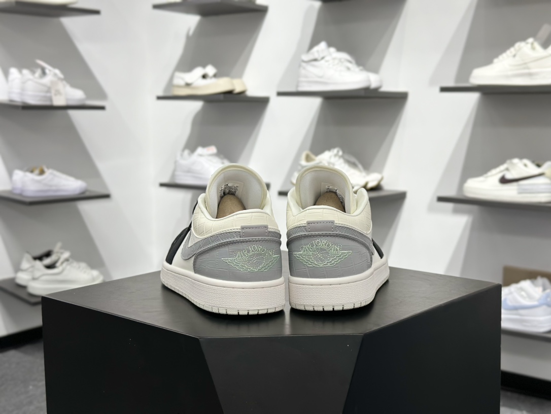 200 Air Jordan 1 Low 雾霾珍珠 AJ1乔1低帮休闲板鞋 IO2242-101-Chinese UA Cheap High Quatity Brand Clothes Bags handbags Sneakers wholesale wholesaler seller from China Factory suppliers Fashion Clothing Shoes best Quality Beautiful Price 200 Air Jordan 1 Low 雾霾珍珠 AJ1乔1低帮休闲板鞋 IO2242-101