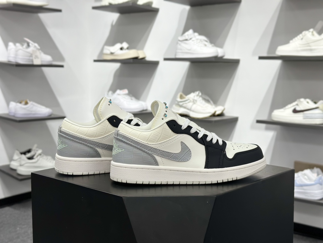 200 Air Jordan 1 Low 雾霾珍珠 AJ1乔1低帮休闲板鞋 IO2242-101-Chinese UA Cheap High Quatity Brand Clothes Bags handbags Sneakers wholesale wholesaler seller from China Factory suppliers Fashion Clothing Shoes best Quality Beautiful Price 200 Air Jordan 1 Low 雾霾珍珠 AJ1乔1低帮休闲板鞋 IO2242-101