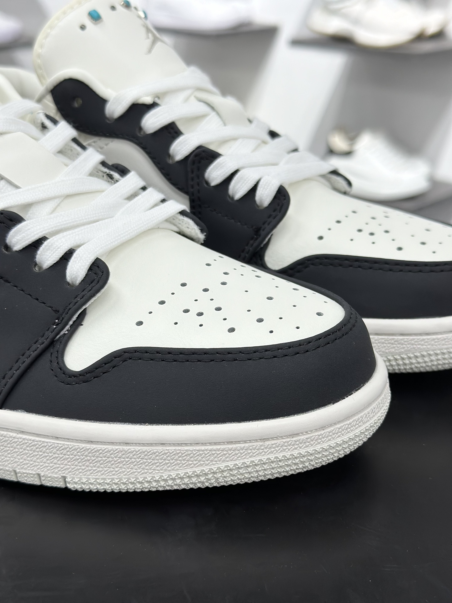 200 Air Jordan 1 Low 雾霾珍珠 AJ1乔1低帮休闲板鞋 IO2242-101-Chinese UA Cheap High Quatity Brand Clothes Bags handbags Sneakers wholesale wholesaler seller from China Factory suppliers Fashion Clothing Shoes best Quality Beautiful Price 200 Air Jordan 1 Low 雾霾珍珠 AJ1乔1低帮休闲板鞋 IO2242-101