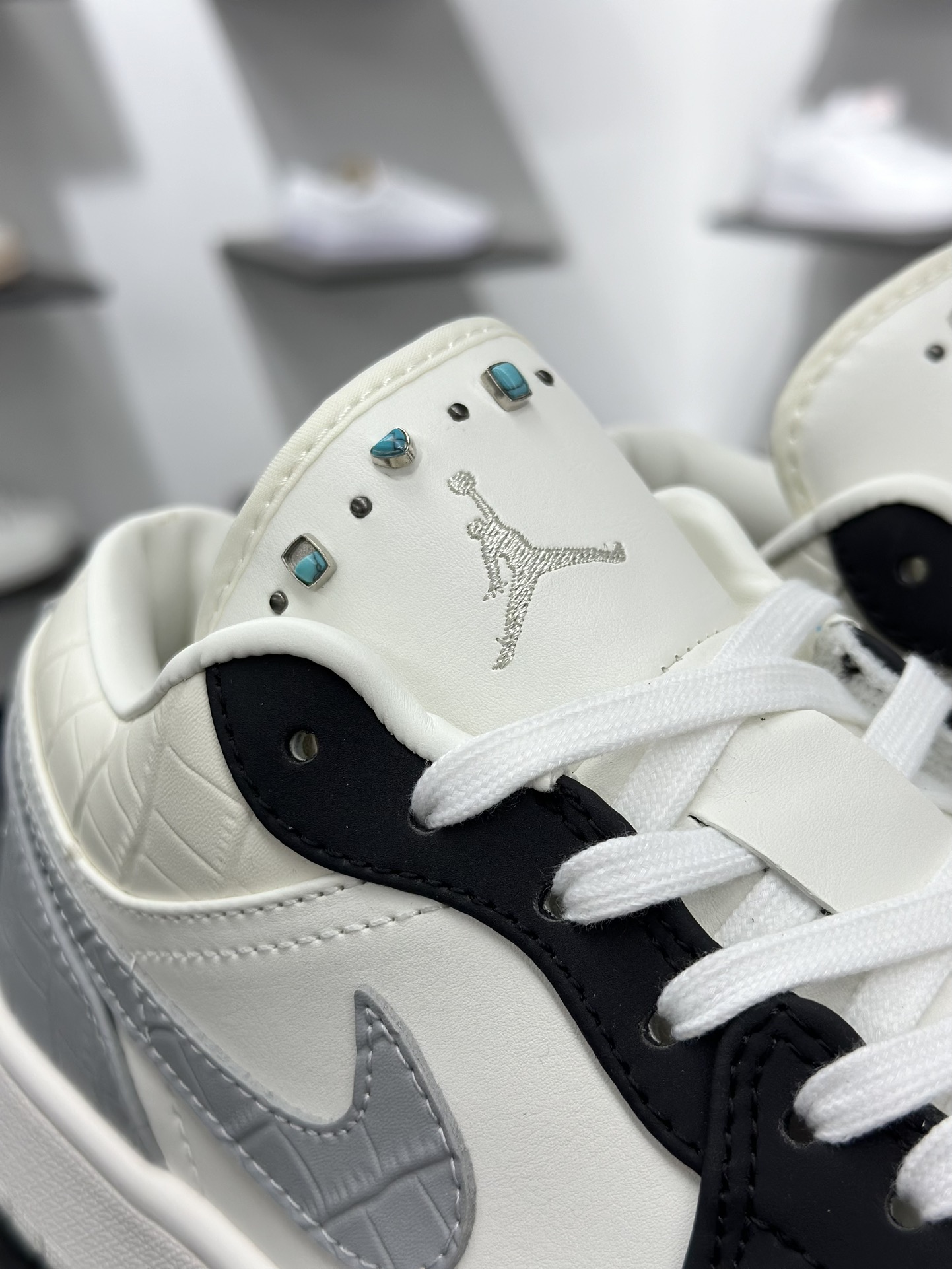 200 Air Jordan 1 Low 雾霾珍珠 AJ1乔1低帮休闲板鞋 IO2242-101-Chinese UA Cheap High Quatity Brand Clothes Bags handbags Sneakers wholesale wholesaler seller from China Factory suppliers Fashion Clothing Shoes best Quality Beautiful Price 200 Air Jordan 1 Low 雾霾珍珠 AJ1乔1低帮休闲板鞋 IO2242-101