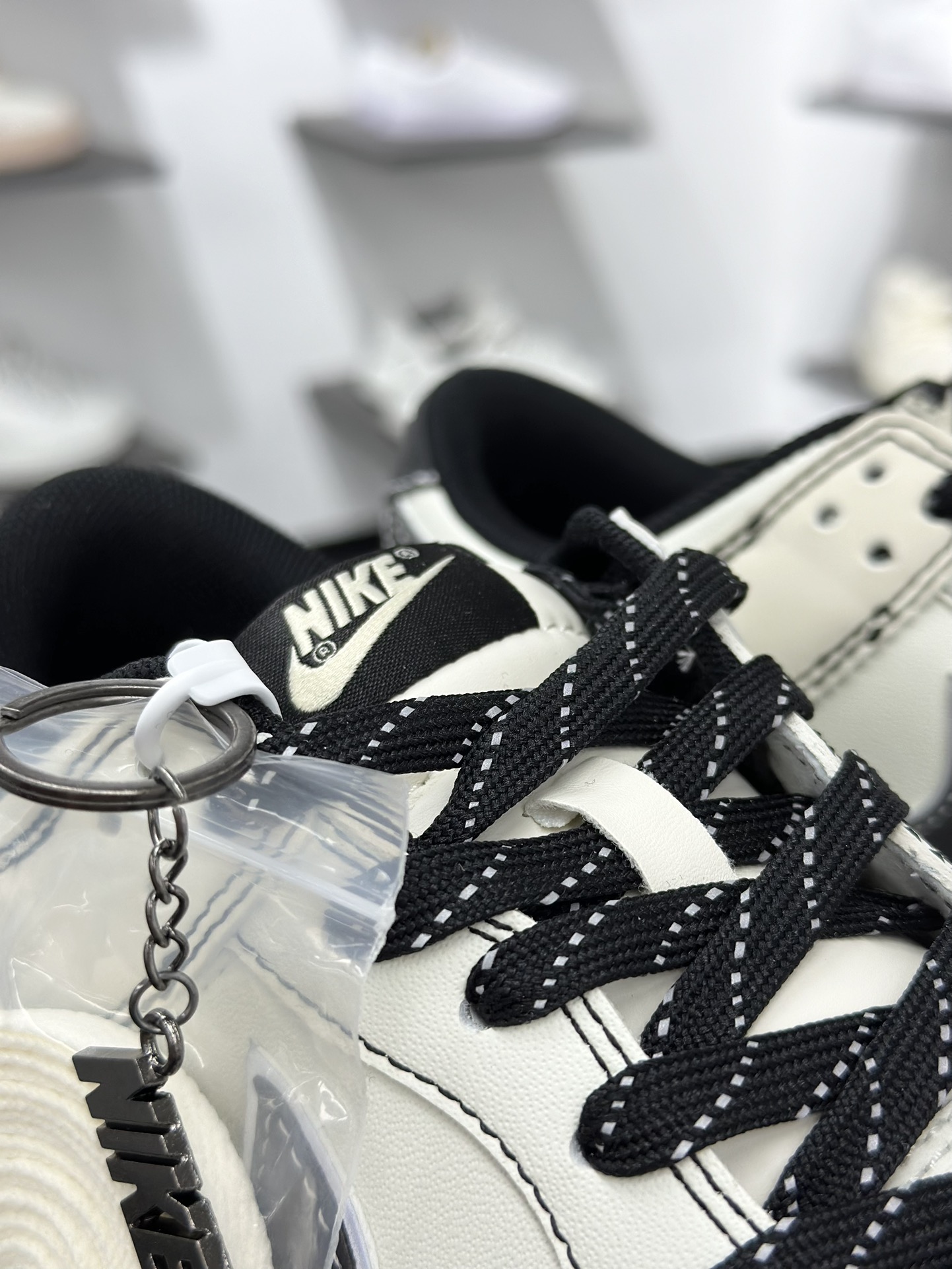 280 Nike SB Dunk Low x NIKE 白黑双小勾满天星 CS1688-116-Chinese UA Cheap High Quatity Brand Clothes Bags handbags Sneakers wholesale wholesaler seller from China Factory suppliers Fashion Clothing Shoes best Quality Beautiful Price 280 Nike SB Dunk Low x NIKE 白黑双小勾满天星 CS1688-116