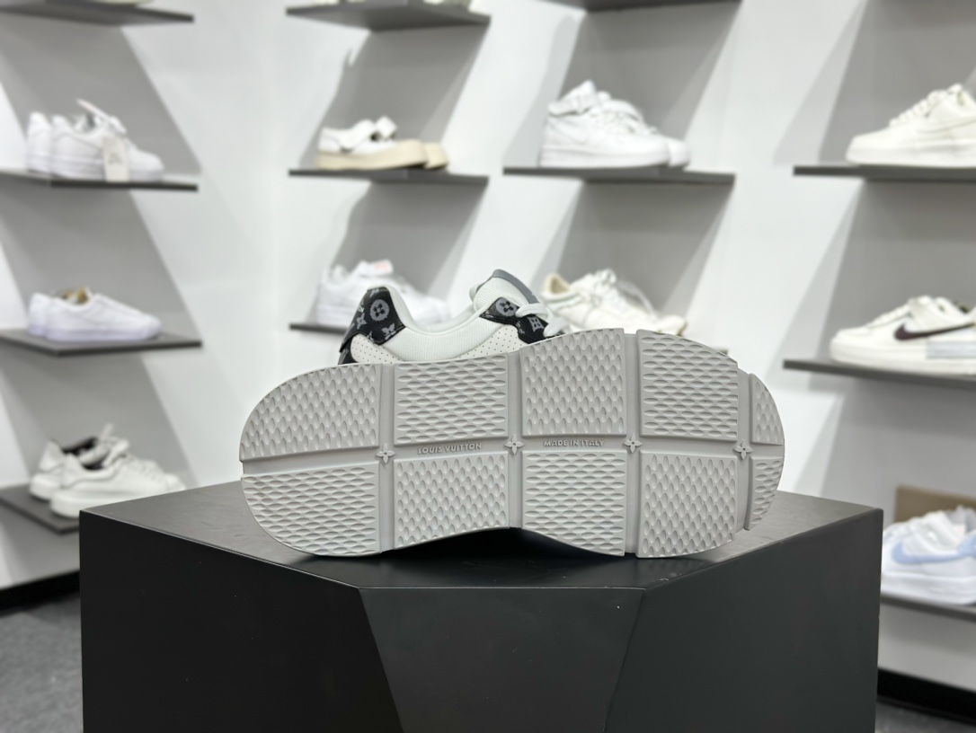 220 LV路易威登板鞋 小白鞋系列 舒适轻泡大底和百搭性霸屏整个时尚娱乐圈 MS1659-Chinese UA Cheap High Quatity Brand Clothes Bags handbags Sneakers wholesale wholesaler seller from China Factory suppliers Fashion Clothing Shoes best Quality Beautiful Price 220 LV路易威登板鞋 小白鞋系列 舒适轻泡大底和百搭性霸屏整个时尚娱乐圈 MS1659