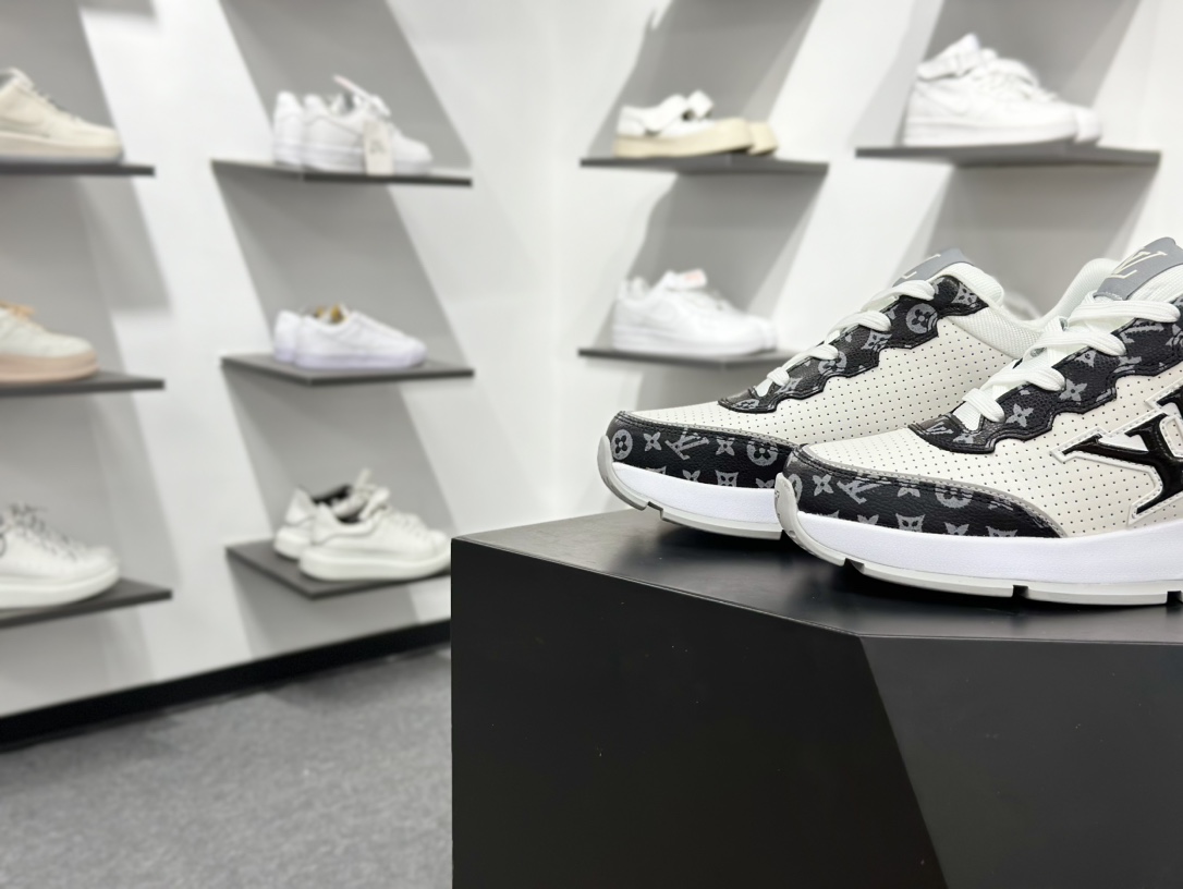 220 LV路易威登板鞋 小白鞋系列 舒适轻泡大底和百搭性霸屏整个时尚娱乐圈 MS1659-Chinese UA Cheap High Quatity Brand Clothes Bags handbags Sneakers wholesale wholesaler seller from China Factory suppliers Fashion Clothing Shoes best Quality Beautiful Price 220 LV路易威登板鞋 小白鞋系列 舒适轻泡大底和百搭性霸屏整个时尚娱乐圈 MS1659