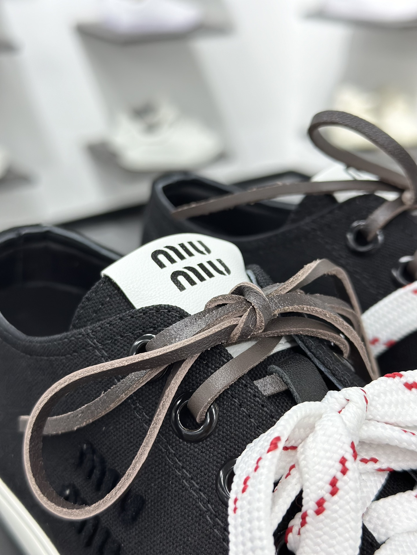 340 缪缪/MiuMiu Washed Denim Low Sneakers 水洗丹宁牛仔系列低帮德训风休闲板鞋“牛仔布黑白” 5E384E_CSL_F0002_F_005-Chinese UA Cheap High Quatity Brand Clothes Bags handbags Sneakers wholesale wholesaler seller from China Factory suppliers Fashion Clothing Shoes best Quality Beautiful Price 340 缪缪/MiuMiu Washed Denim Low Sneakers 水洗丹宁牛仔系列低帮德训风休闲板鞋“牛仔布黑白” 5E384E_CSL_F0002_F_005