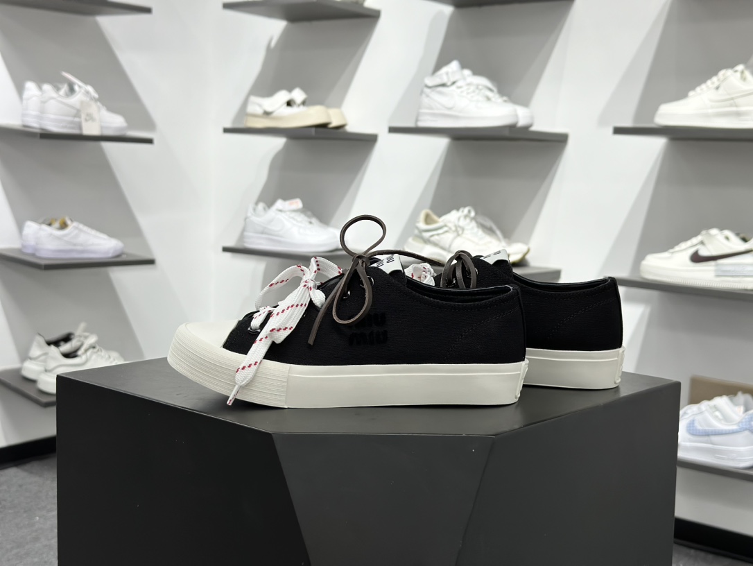 340 缪缪/MiuMiu Washed Denim Low Sneakers 水洗丹宁牛仔系列低帮德训风休闲板鞋“牛仔布黑白” 5E384E_CSL_F0002_F_005-Chinese UA Cheap High Quatity Brand Clothes Bags handbags Sneakers wholesale wholesaler seller from China Factory suppliers Fashion Clothing Shoes best Quality Beautiful Price 340 缪缪/MiuMiu Washed Denim Low Sneakers 水洗丹宁牛仔系列低帮德训风休闲板鞋“牛仔布黑白” 5E384E_CSL_F0002_F_005