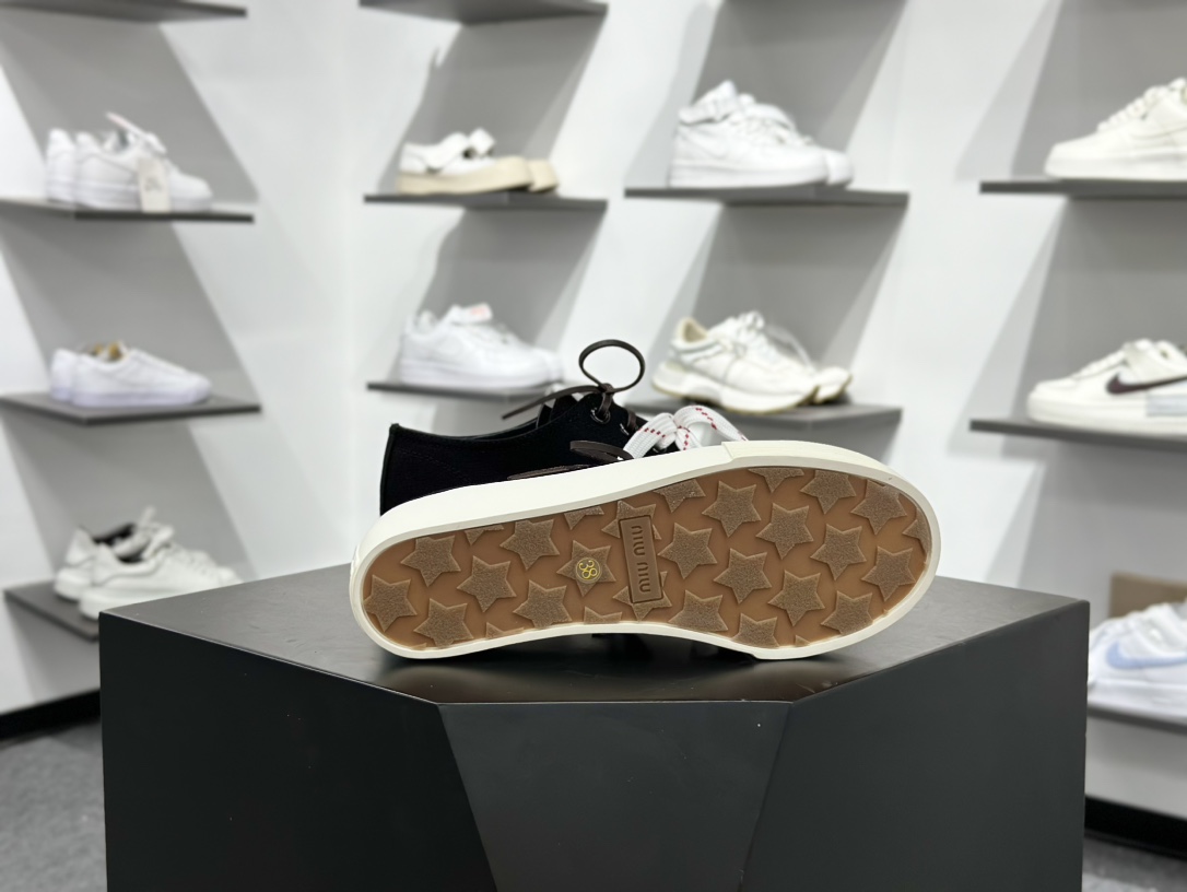 340 缪缪/MiuMiu Washed Denim Low Sneakers 水洗丹宁牛仔系列低帮德训风休闲板鞋“牛仔布黑白” 5E384E_CSL_F0002_F_005-Chinese UA Cheap High Quatity Brand Clothes Bags handbags Sneakers wholesale wholesaler seller from China Factory suppliers Fashion Clothing Shoes best Quality Beautiful Price 340 缪缪/MiuMiu Washed Denim Low Sneakers 水洗丹宁牛仔系列低帮德训风休闲板鞋“牛仔布黑白” 5E384E_CSL_F0002_F_005