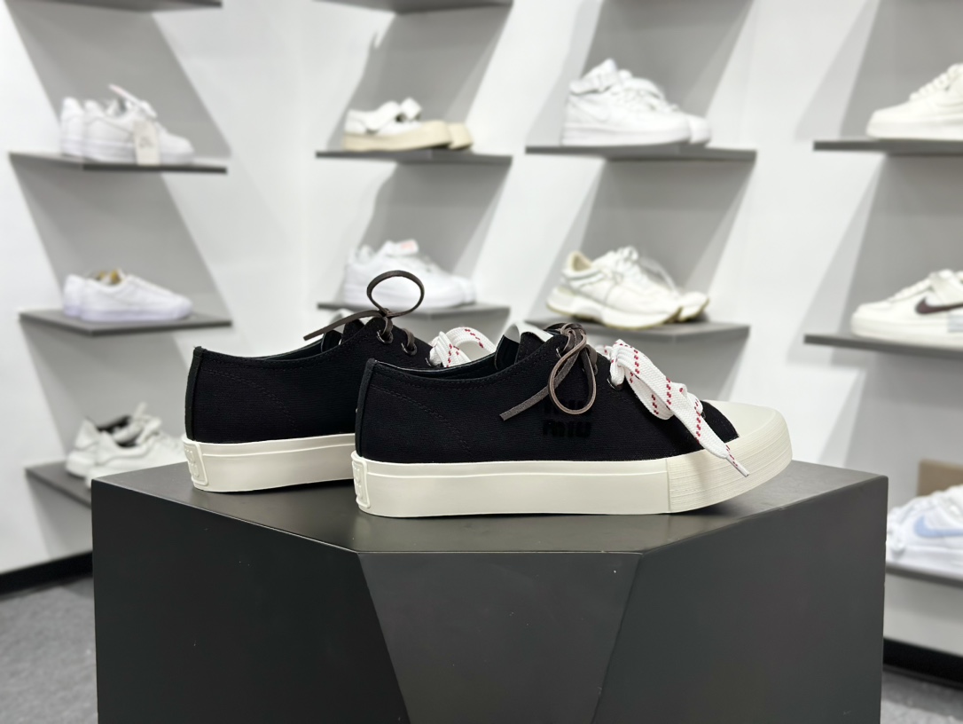 340 缪缪/MiuMiu Washed Denim Low Sneakers 水洗丹宁牛仔系列低帮德训风休闲板鞋“牛仔布黑白” 5E384E_CSL_F0002_F_005-Chinese UA Cheap High Quatity Brand Clothes Bags handbags Sneakers wholesale wholesaler seller from China Factory suppliers Fashion Clothing Shoes best Quality Beautiful Price 340 缪缪/MiuMiu Washed Denim Low Sneakers 水洗丹宁牛仔系列低帮德训风休闲板鞋“牛仔布黑白” 5E384E_CSL_F0002_F_005