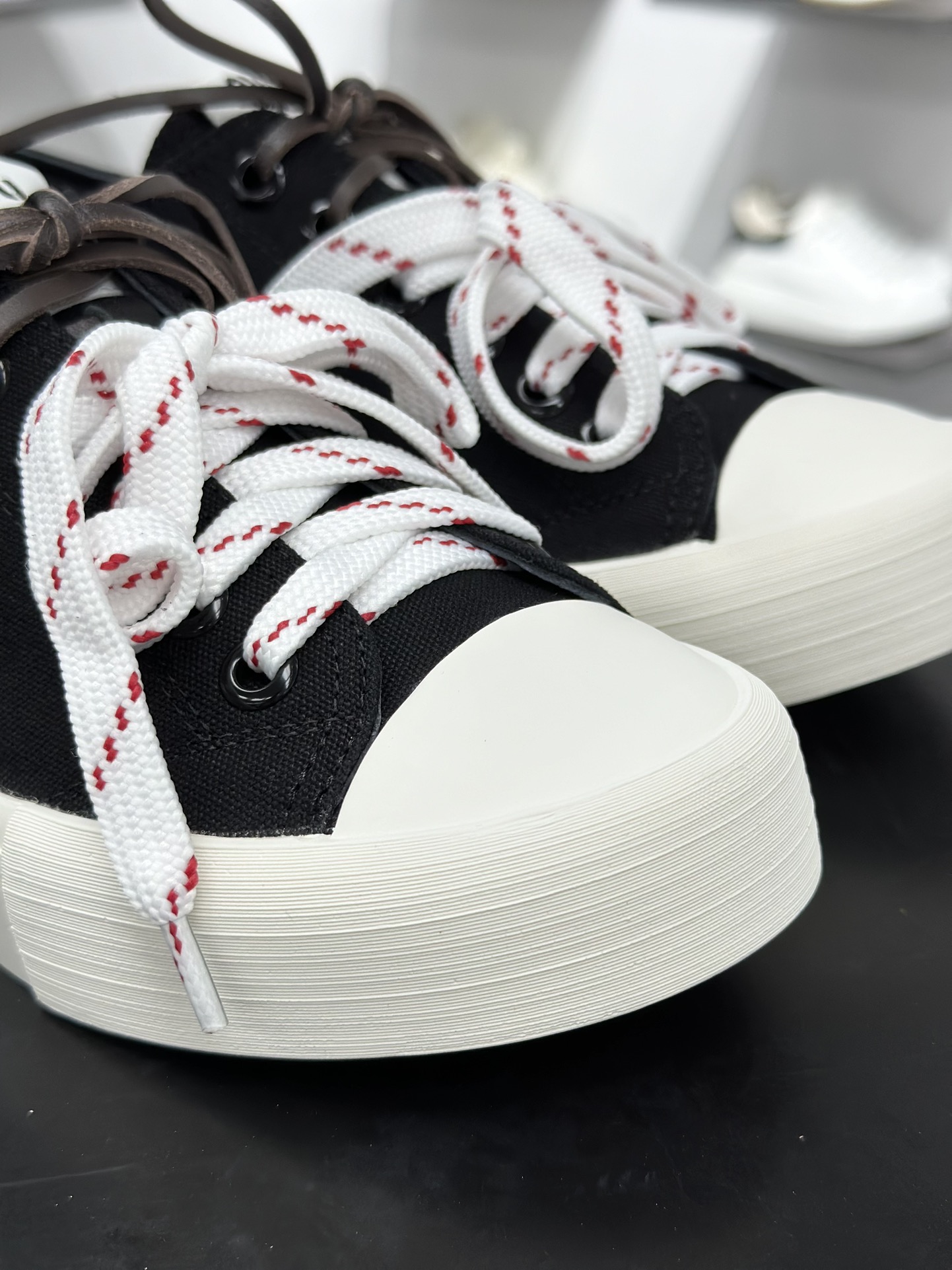 340 缪缪/MiuMiu Washed Denim Low Sneakers 水洗丹宁牛仔系列低帮德训风休闲板鞋“牛仔布黑白” 5E384E_CSL_F0002_F_005-Chinese UA Cheap High Quatity Brand Clothes Bags handbags Sneakers wholesale wholesaler seller from China Factory suppliers Fashion Clothing Shoes best Quality Beautiful Price 340 缪缪/MiuMiu Washed Denim Low Sneakers 水洗丹宁牛仔系列低帮德训风休闲板鞋“牛仔布黑白” 5E384E_CSL_F0002_F_005