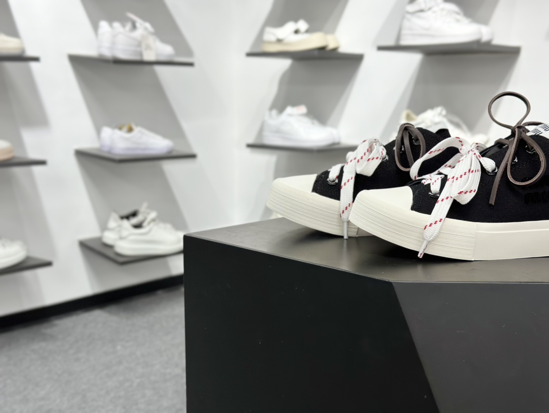 340 缪缪/MiuMiu Washed Denim Low Sneakers 水洗丹宁牛仔系列低帮德训风休闲板鞋“牛仔布黑白” 5E384E_CSL_F0002_F_005-Chinese UA Cheap High Quatity Brand Clothes Bags handbags Sneakers wholesale wholesaler seller from China Factory suppliers Fashion Clothing Shoes best Quality Beautiful Price 340 缪缪/MiuMiu Washed Denim Low Sneakers 水洗丹宁牛仔系列低帮德训风休闲板鞋“牛仔布黑白” 5E384E_CSL_F0002_F_005