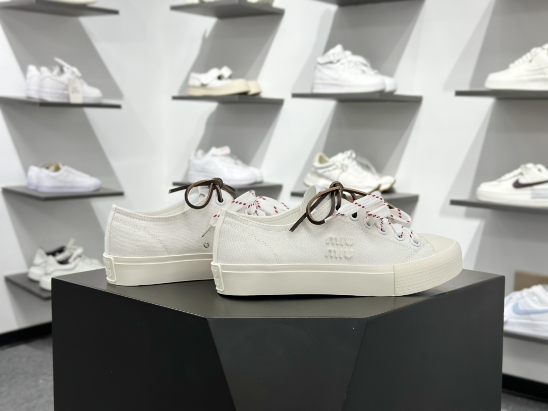 340 缪缪/MiuMiu Washed Denim Low Sneakers 水洗丹宁牛仔系列低帮德训风休闲板鞋“牛仔布帆白” 5E384E_CSL_F0304_F_005-Chinese UA Cheap High Quatity Brand Clothes Bags handbags Sneakers wholesale wholesaler seller from China Factory suppliers Fashion Clothing Shoes best Quality Beautiful Price 340 缪缪/MiuMiu Washed Denim Low Sneakers 水洗丹宁牛仔系列低帮德训风休闲板鞋“牛仔布帆白” 5E384E_CSL_F0304_F_005