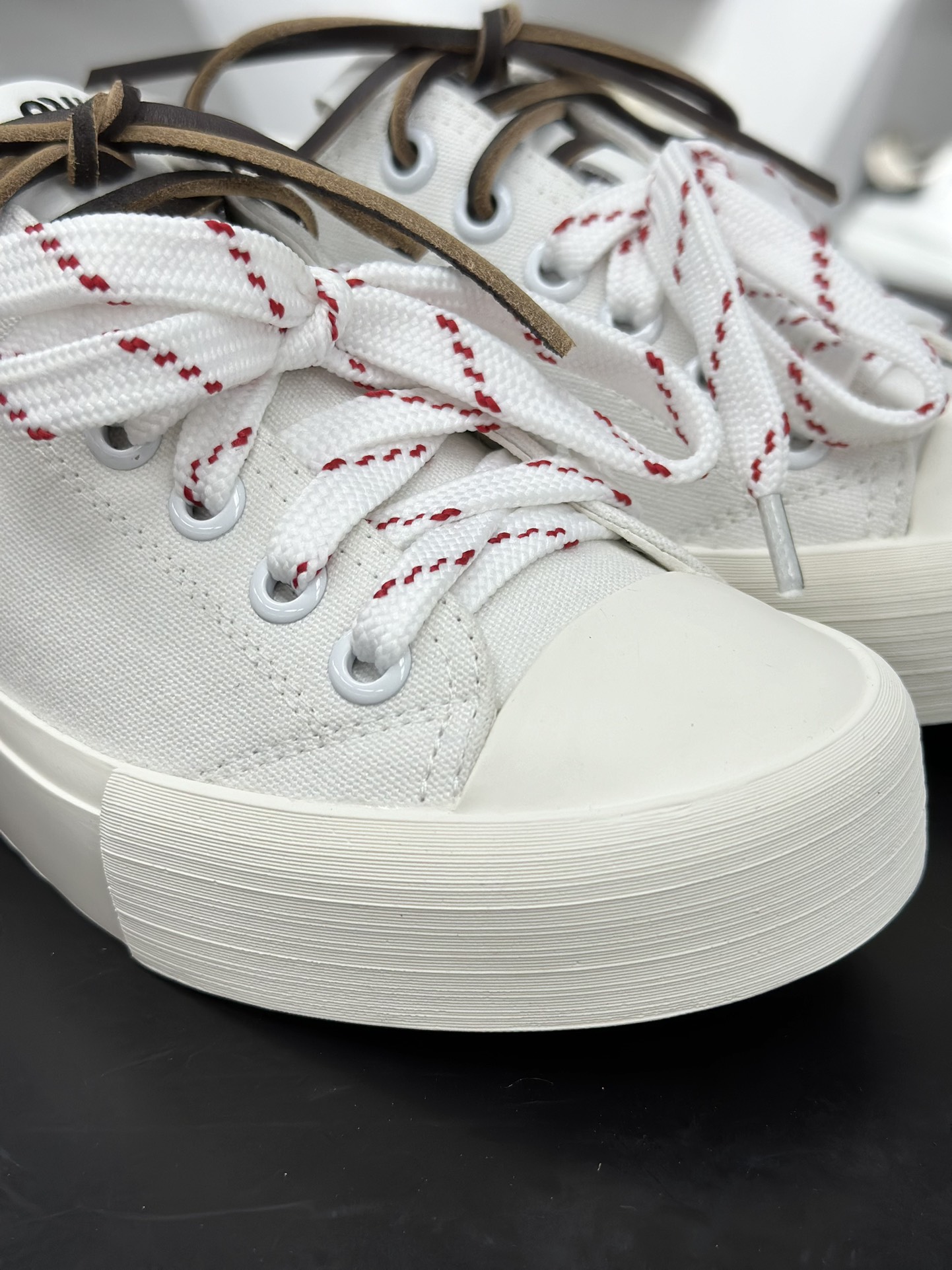 340 缪缪/MiuMiu Washed Denim Low Sneakers 水洗丹宁牛仔系列低帮德训风休闲板鞋“牛仔布帆白” 5E384E_CSL_F0304_F_005-Chinese UA Cheap High Quatity Brand Clothes Bags handbags Sneakers wholesale wholesaler seller from China Factory suppliers Fashion Clothing Shoes best Quality Beautiful Price 340 缪缪/MiuMiu Washed Denim Low Sneakers 水洗丹宁牛仔系列低帮德训风休闲板鞋“牛仔布帆白” 5E384E_CSL_F0304_F_005