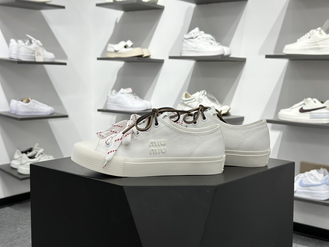 340 缪缪/MiuMiu Washed Denim Low Sneakers 水洗丹宁牛仔系列低帮德训风休闲板鞋“牛仔布帆白” 5E384E_CSL_F0304_F_005-Chinese UA Cheap High Quatity Brand Clothes Bags handbags Sneakers wholesale wholesaler seller from China Factory suppliers Fashion Clothing Shoes best Quality Beautiful Price 340 缪缪/MiuMiu Washed Denim Low Sneakers 水洗丹宁牛仔系列低帮德训风休闲板鞋“牛仔布帆白” 5E384E_CSL_F0304_F_005