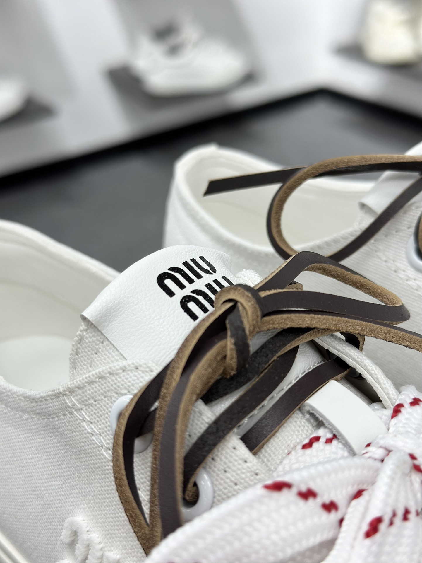 340 缪缪/MiuMiu Washed Denim Low Sneakers 水洗丹宁牛仔系列低帮德训风休闲板鞋“牛仔布帆白” 5E384E_CSL_F0304_F_005-Chinese UA Cheap High Quatity Brand Clothes Bags handbags Sneakers wholesale wholesaler seller from China Factory suppliers Fashion Clothing Shoes best Quality Beautiful Price 340 缪缪/MiuMiu Washed Denim Low Sneakers 水洗丹宁牛仔系列低帮德训风休闲板鞋“牛仔布帆白” 5E384E_CSL_F0304_F_005