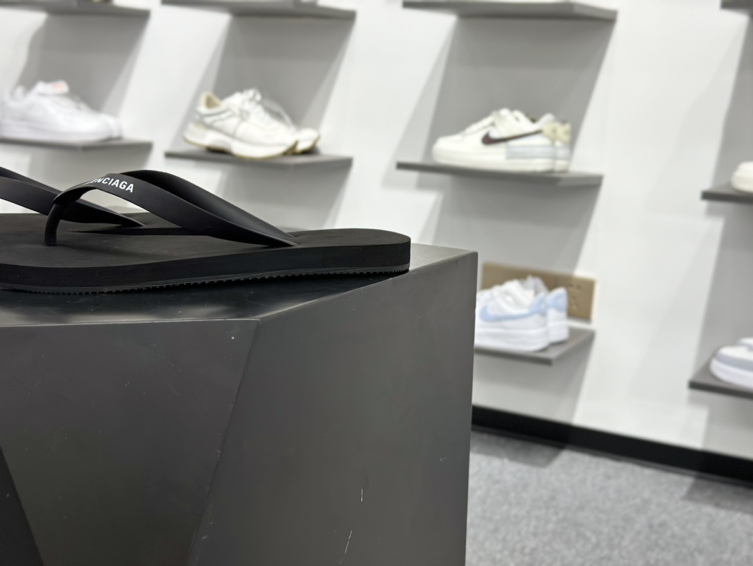 160 Balenciaga巴黎世家 圆头套脚人字拖鞋 巴黎世家拖鞋 812925 W1TAB 9710